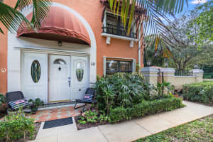 10 Uno Lago Dr, North Palm Beach, FL 33408, Sold 02/10/21