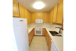 465 Ocean Dr, Miami Beach, FL 33139, Sold 02/02/22