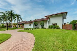 418 Holiday Dr, Hallandale Beach, FL 33009, Sold 03/30/21
