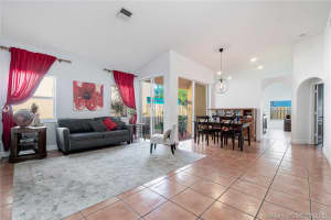 5285 NW 112th Pl, Doral, FL 33178, Sold 01/25/21