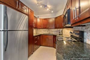 5225 Collins Ave, Miami, FL 33140, Sold 06/09/21