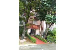 8511 NW 8th St, Miami, FL 33126, Sold 01/27/21