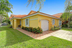 1560 N Trafalgar Cir, Hollywood, FL 33020, Sold 01/27/21