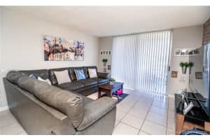 9310 Fontainebleau Blvd, Miami, FL 33172, Sold 02/26/21