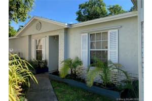 586 Abingdon Way, Davie, FL 33325, Sold 01/28/21