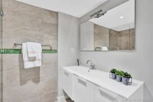 2555 Collins Ave, Miami, FL 33140, Sold 02/05/21