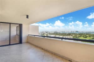 2555 Collins Ave PH 208, Miami Beach, FL 33140, Sold 03/29/22