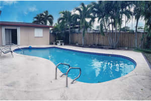 17940 NW 77th Ct, Hialeah, FL 33015, Sold 03/17/21