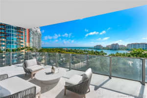 800 South Pointe Dr, Miami Beach, FL 33139, Sold 03/15/21