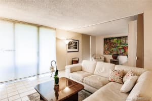 2500 NE 135th St B304, North Miami, FL 33181, Sold 02/12/21
