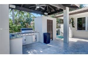 7125 Los Pinos Blvd, Coral Gables, FL 33143, Sold 05/07/21
