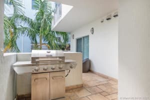1040 10th St, Miami Beach, FL 33139, Sold 04/13/21