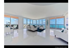 300 South Pointe Dr, Miami Beach, FL 33139, Sold 04/30/21