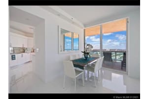300 South Pointe Dr, Miami Beach, FL 33139, Sold 04/30/21