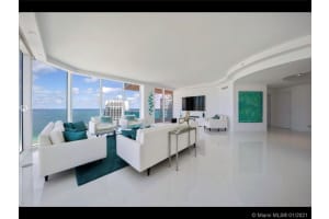 300 South Pointe Dr, Miami Beach, FL 33139, Sold 04/30/21