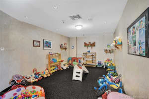 5757 Collins Ave PH-2, Miami Beach, FL 33140, Sold 04/01/21