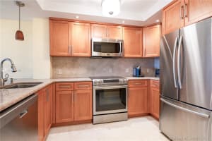 1020 Meridian Ave, Miami Beach, FL 33139, Sold 07/02/21