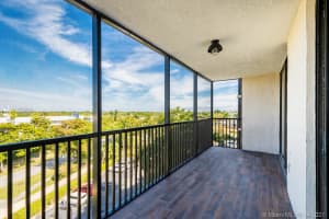 900 NE 195th St, Miami, FL 33179, Sold 09/10/21