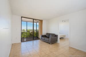 900 NE 195th St, Miami, FL 33179, Sold 09/10/21