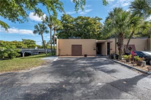 6711 Kingsmoor Way, Hialeah, FL 33014, Sold 03/16/21