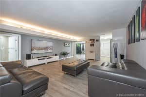 6711 Kingsmoor Way, Hialeah, FL 33014, Sold 03/16/21