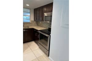 8870 Fontainebleau Blvd, Miami, FL 33172, Sold 07/12/21