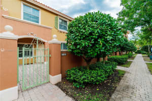 716 SW 106th Ave, Pembroke Pines, FL 33025, Sold 03/04/21