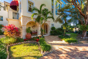 5840 Paradise Point Dr, Palmetto Bay, FL 33157, Sold 03/15/21