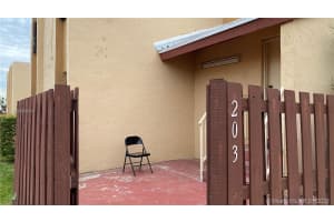211 W Park Dr, Miami, FL 33172, Sold 03/16/21