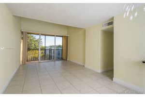 8820 Fontainebleau Blvd, Miami, FL 33172, Sold 02/18/21