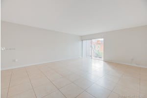 9467 SW 76th St APT Q5, Miami, FL 33173, Sold 04/30/21