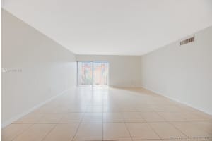 9467 SW 76th St APT Q5, Miami, FL 33173, Sold 04/30/21