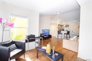 565 Vista Isles Dr, Sunrise, FL 33325, Sold 04/12/21
