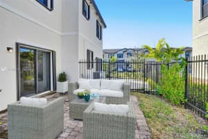5887 E Paso Fino Pl, Davie, FL 33314, Sold 03/10/21