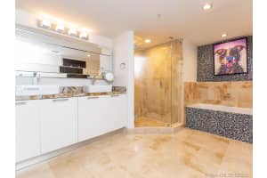 1800 N Bayshore Dr, Miami, FL 33132, Sold 06/01/21