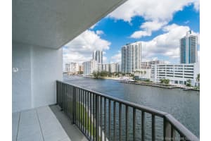 400 Leslie Dr, Hallandale Beach, FL 33009, Sold 11/01/21
