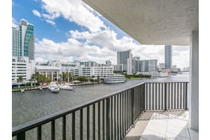 400 Leslie Dr, Hallandale Beach, FL 33009, Sold 11/01/21