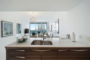 200 Biscayne Blvd Way, Miami, FL 33131, Sold 01/31/22