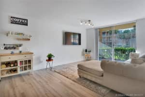 9310 Fontainebleau Blvd, Miami, FL 33172, Sold 05/19/21