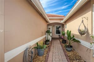 530 NW 129th Way, Pembroke Pines, FL 33028, Sold 02/25/21