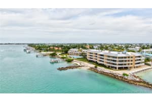 1133 W Ocean Dr, Key Colony Beach, FL 33051, Sold 04/22/21