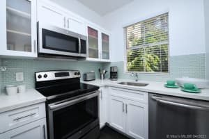 736 13th St, Miami Beach, FL 33139, Sold 06/14/21