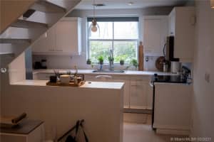 325 Meridian Ave, Miami Beach, FL 33139, Sold 05/25/21