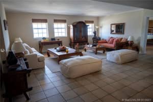 834 Ocean Dr, Miami Beach, FL 33139, Sold 12/23/21