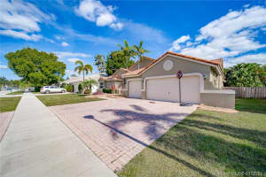 3230 Overlook Rd, Davie, FL 33328, Sold 02/26/21