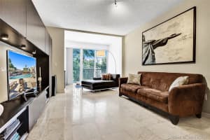 9725 NW 52nd St, Doral, FL 33178, Sold 06/14/21