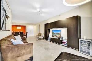 9725 NW 52nd St, Doral, FL 33178, Sold 06/14/21