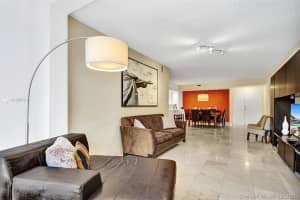 9725 NW 52nd St, Doral, FL 33178, Sold 06/14/21