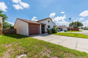 961 SW 109th Ave, Pembroke Pines, FL 33025, Sold 03/31/21