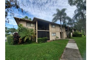 915 NE 199th St, Miami, FL 33179, Sold 04/09/21